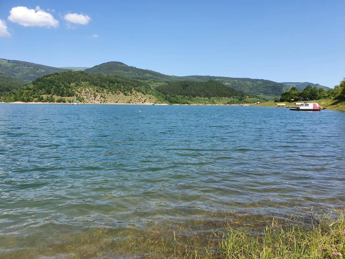 Penzion Zavojsko Jezero Pirot - Smestaj Manic Gostusa Exteriér fotografie