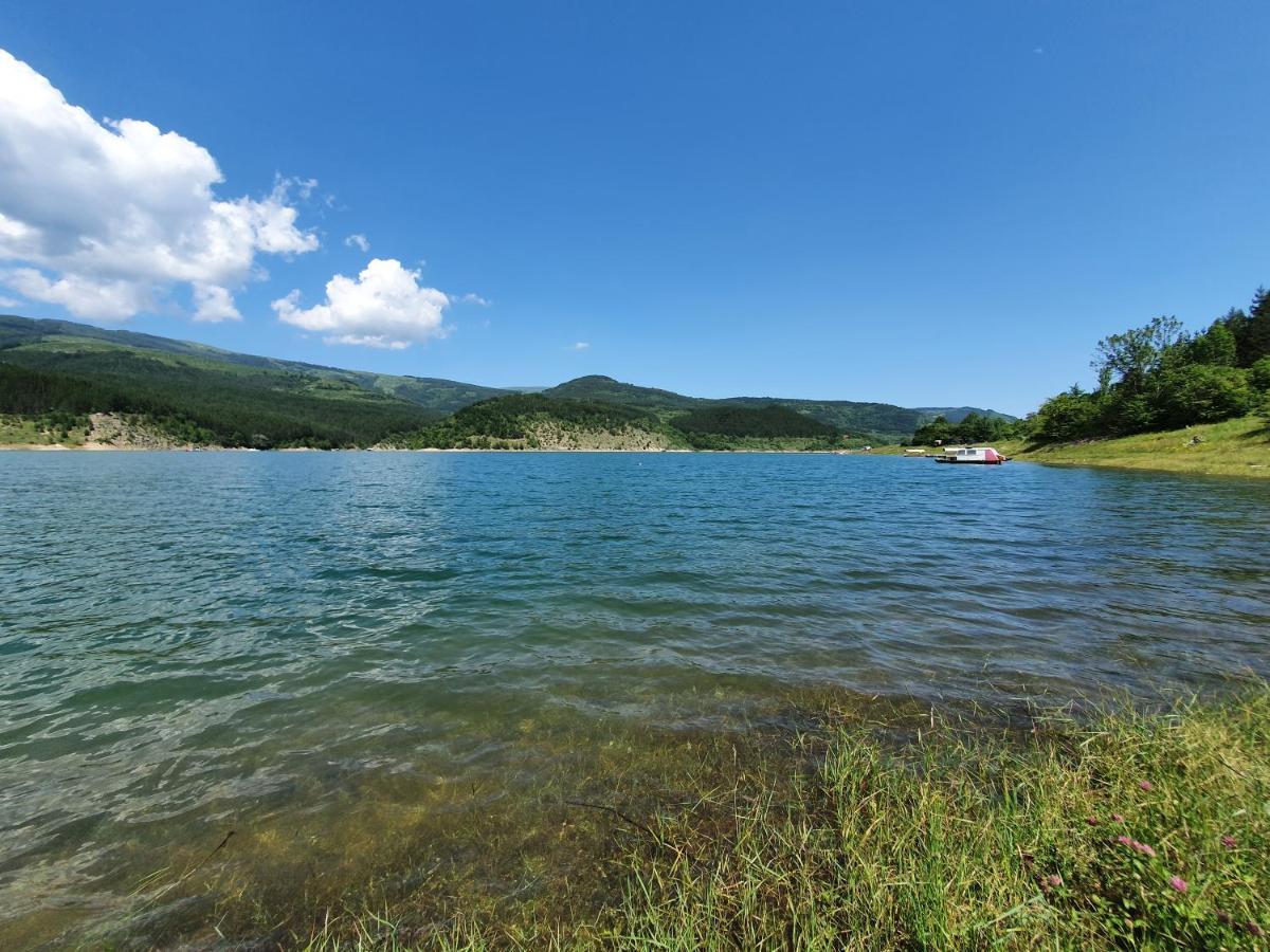 Penzion Zavojsko Jezero Pirot - Smestaj Manic Gostusa Exteriér fotografie