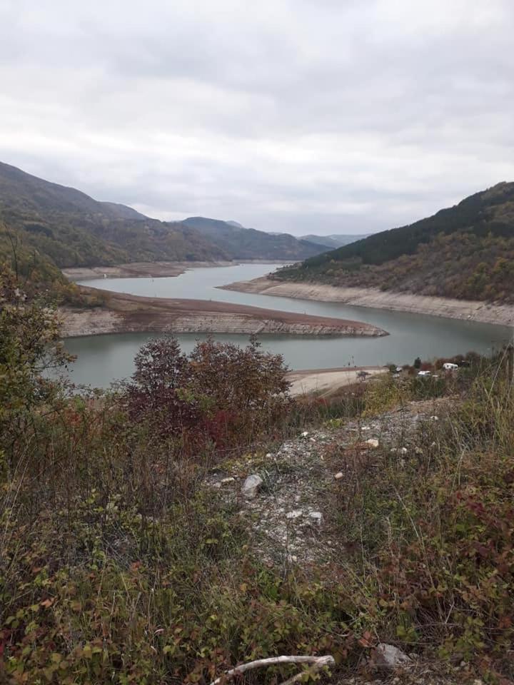 Penzion Zavojsko Jezero Pirot - Smestaj Manic Gostusa Exteriér fotografie